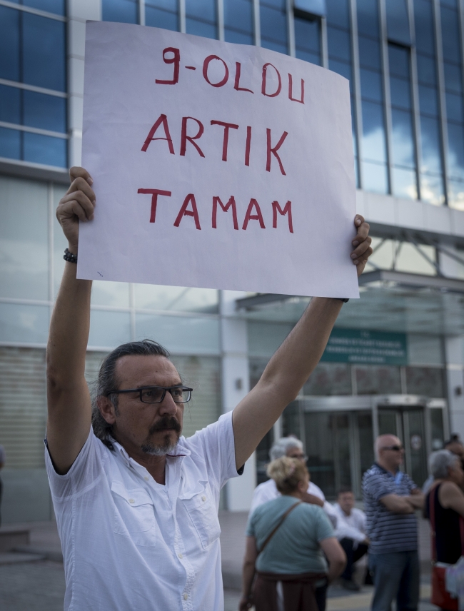 CHP'li gençlerden oturma eylemi