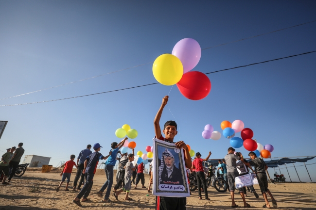 Gazzeli çocuklar gökyüzüne balon bıraktı