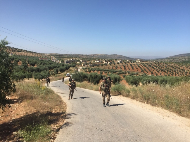 Afrin'in "Şurta" gücünü mavi bereliler eğitiyor