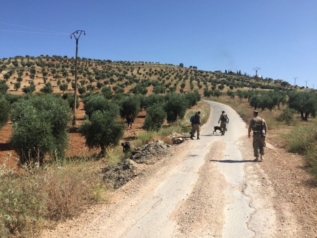 Afrin'in "Şurta" gücünü mavi bereliler eğitiyor