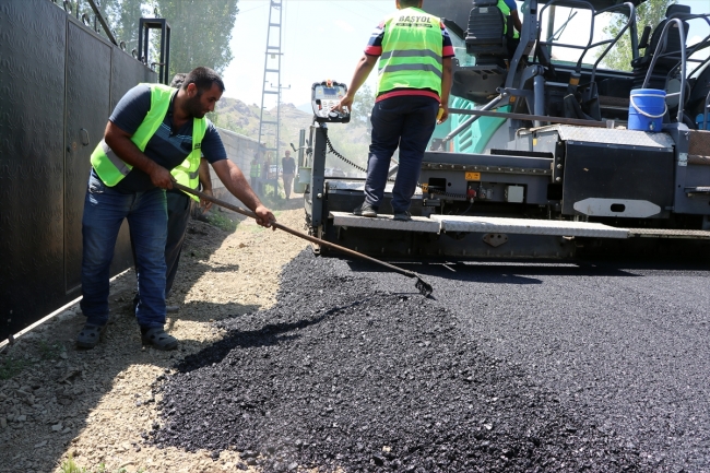 Türkiye'nin en doğusundaki köyler asfaltla buluşuyor