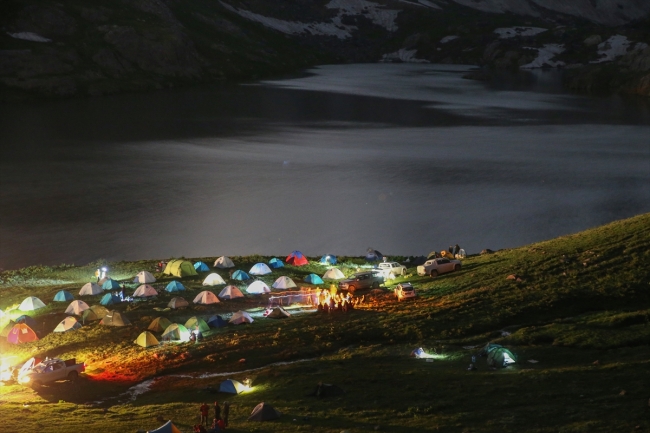 Teröristlerden temizlenen Sat Buzul Gölleri’nde festival