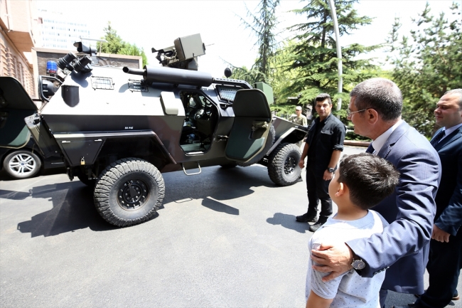 Şehit ailesinden Milli Savunma Bakanı Nurettin Canikli'ye ziyaret