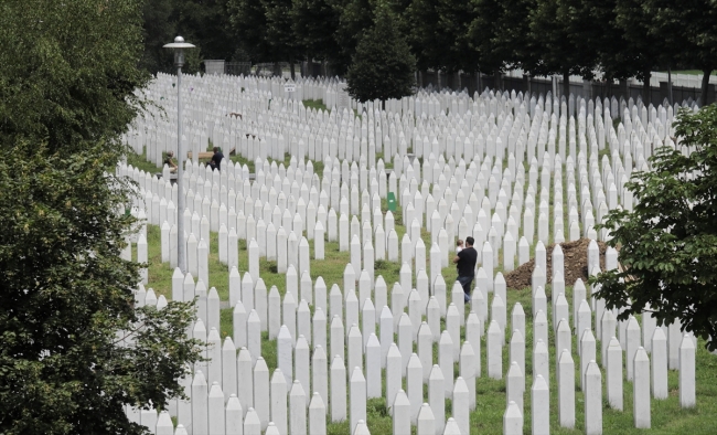 Srebrenitsa'da soykırım kurbanı 35 kişi daha defnedilecek