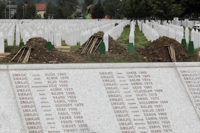 Srebrenitsa'da soykırım kurbanı 35 kişi daha defnedilecek