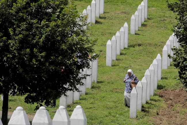 Srebrenitsa'da soykırım kurbanı 35 kişi daha defnedilecek