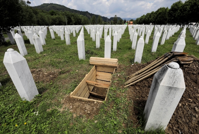 Srebrenitsa'da soykırım kurbanı 35 kişi daha defnedilecek