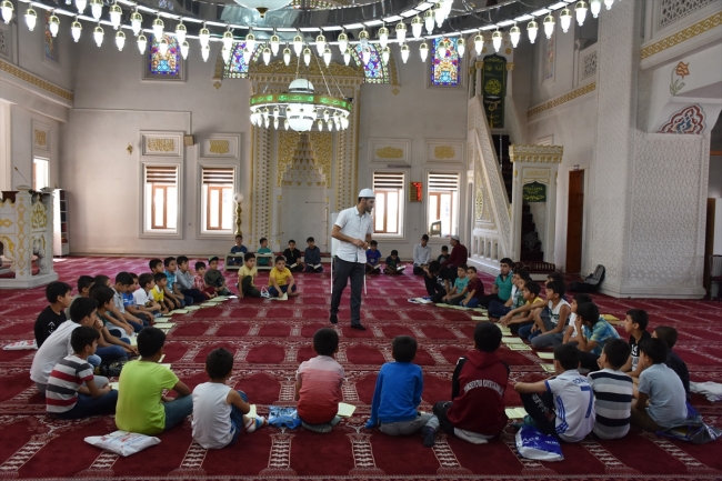 Teröristlerin tahrip ettiği camilerde çocuklar yeniden Kur'an öğreniyor