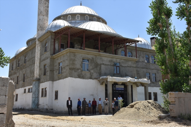 Teröristlerin tahrip ettiği camilerde çocuklar yeniden Kur'an öğreniyor