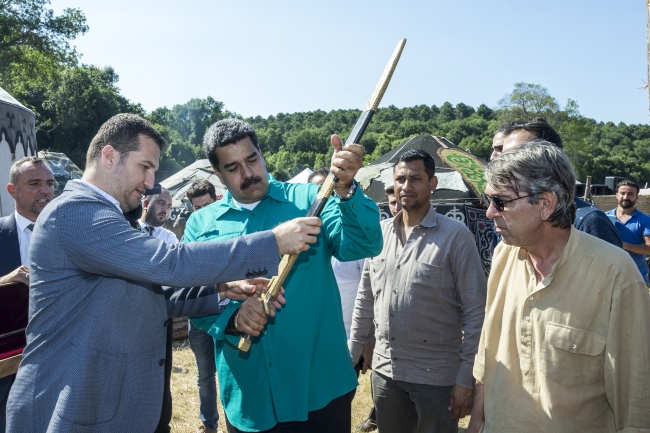 Venezuela Devlet Başkanı Maduro "Diriliş Ertuğrul" setini ziyaret etti