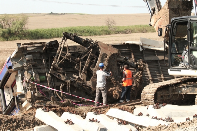 Tekirdağ tren kazasında onarım çalışmaları sürüyor