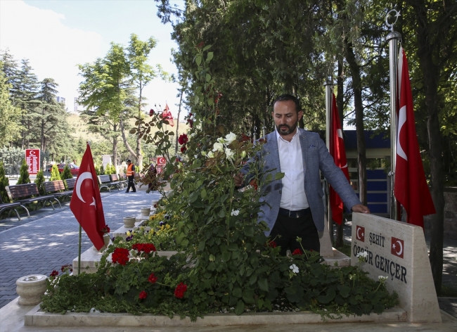 Şehidin ağabeyi FETÖ davalarını izleyerek üzüntüsünü dindiriyor