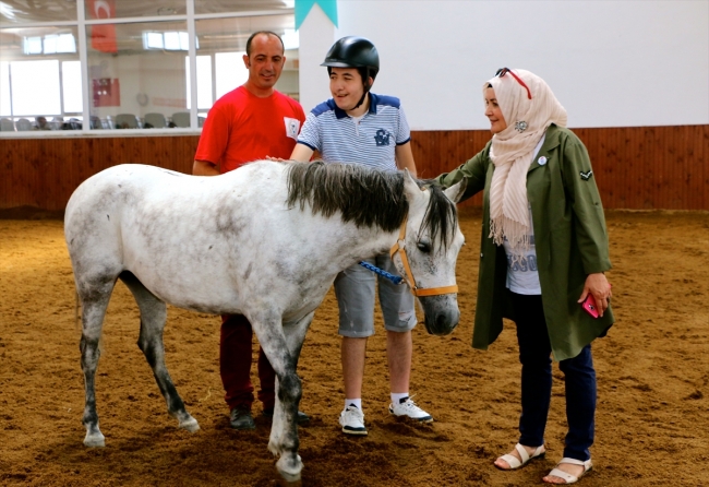 Eskişehir hippoterapi merkezi gazi ve engellileri bekliyor