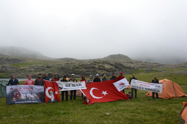 15 Temmuz şehitleri 2 bin 700 rakımda anıldı