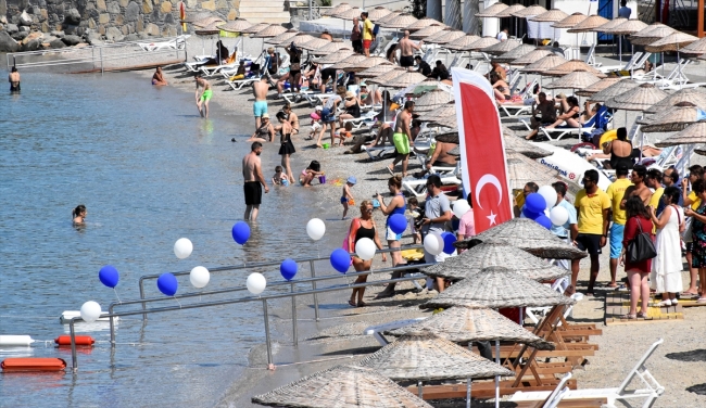 Bodrum’da görme engellilere özel yüzme parkuru açıldı