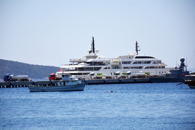 Malta bayraklı lüks yata 220 bin litre yakıt ikmali