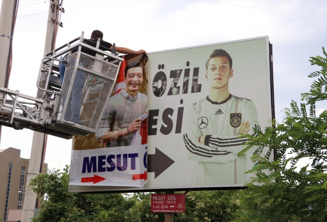 Mesut Özil'e memleketi Devrek'ten destek