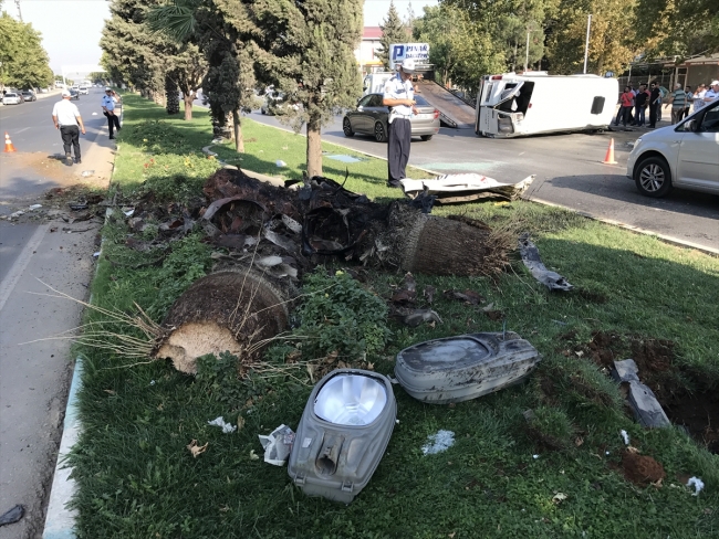 Kahramanmaraş'ta işçi servisi devrildi: 11 yaralı