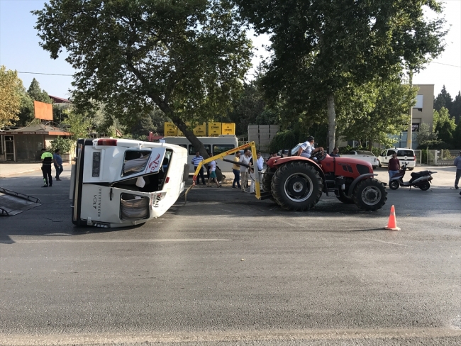 Kahramanmaraş'ta işçi servisi devrildi: 11 yaralı