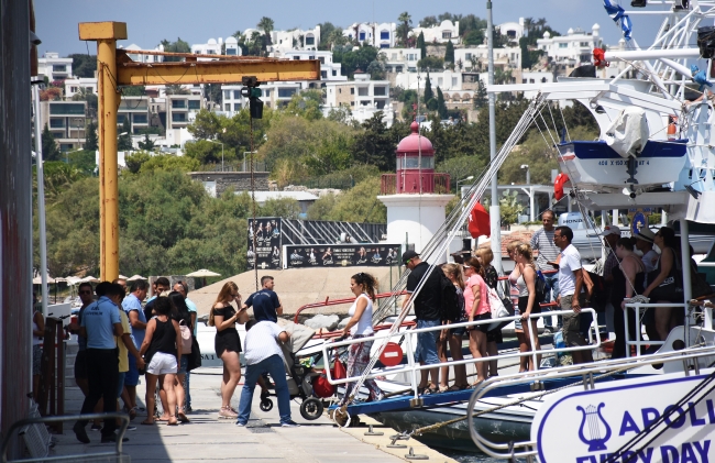 Arızalanan Yunan feribotunu kıyı emniyeti kurtardı