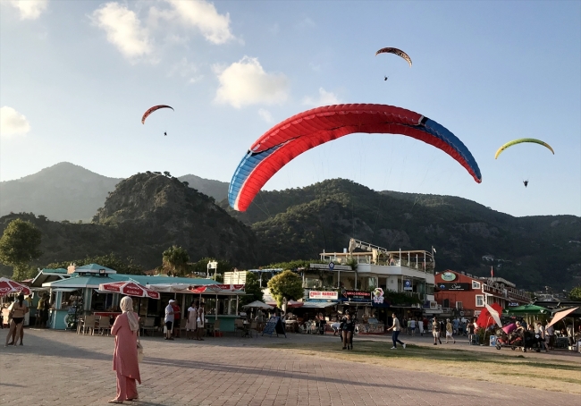 Fethiye Babadağ'da yamaç paraşütü uçuşlarında artış oldu