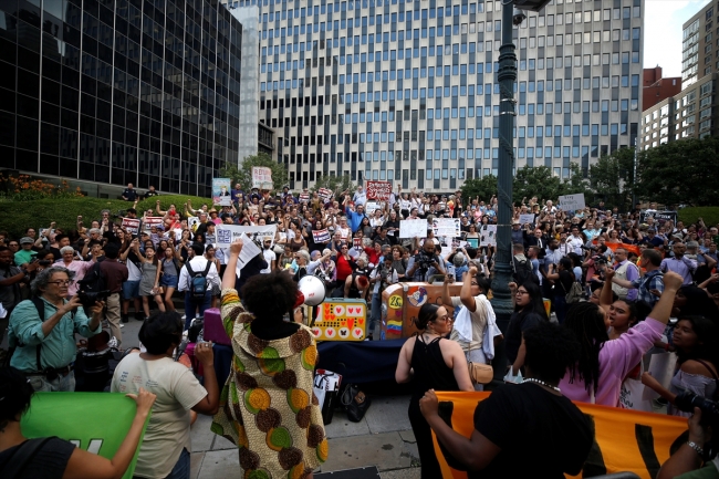 New York'ta "valizli" göçmen protestosu