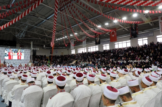 Diyanet İşleri Başkanı Erbaş: İslam konusunda bilgisizlik istismara sebep oluyor