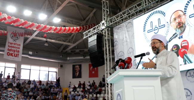 Diyanet İşleri Başkanı Erbaş: İslam konusunda bilgisizlik istismara sebep oluyor