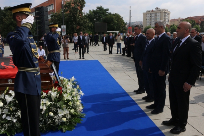 "Kosova'nın Mandela'sı" Adem Demaçi son yolculuğuna uğurlandı