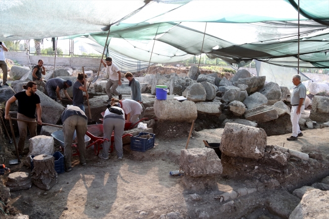 Soli Pompeiopolis Antik Kenti'nde bin 700 yıllık erkek büstü bulundu