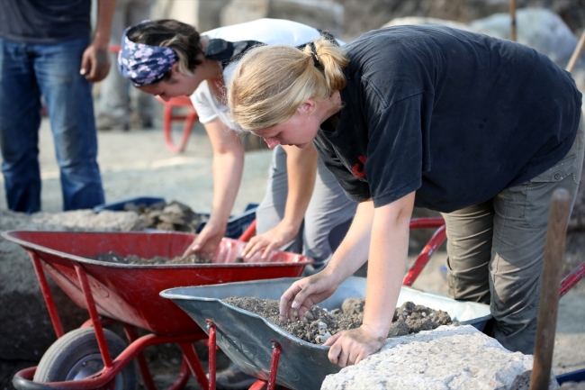 Soli Pompeiopolis Antik Kenti'nde bin 700 yıllık erkek büstü bulundu