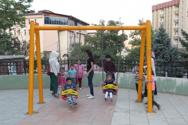 Hakkari Belediyesi kenti parklarla donattı