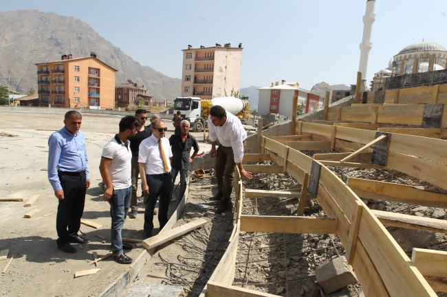 Hakkari Belediyesi kenti parklarla donattı