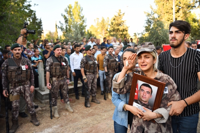 Şehit özel harekat polisi son yolculuğuna uğurlandı