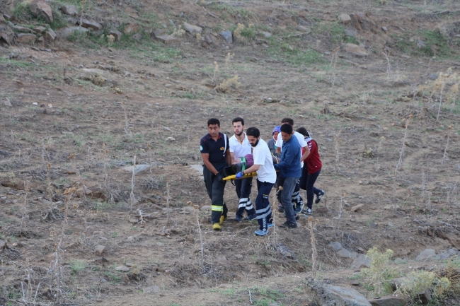 Manisa'da tarım işçilerini taşıyan servis devrildi: 26 yaralı