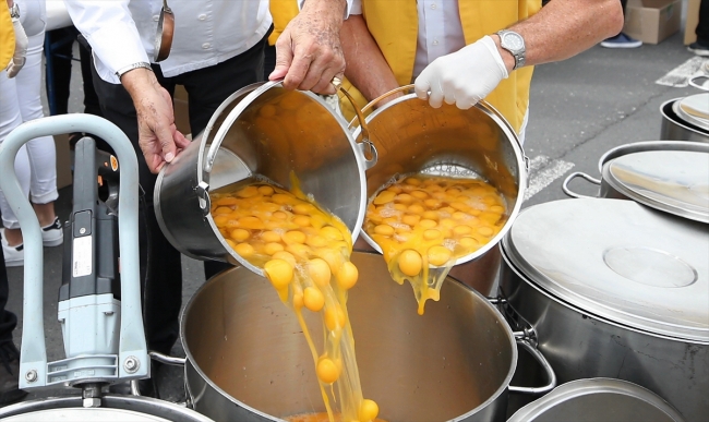 Belçika'da 10 bin yumurtalı dev omlet yapıldı