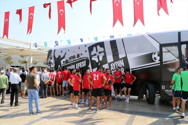 Aydınspor futbolcularından su protestosu