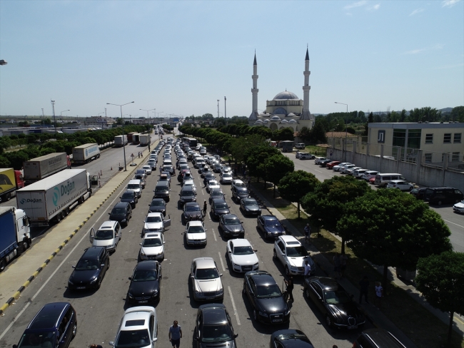 Sınır kapılarında gurbetçi kuyruğu