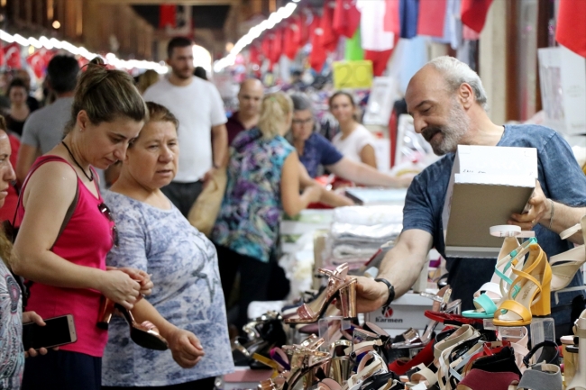 Tarihi çarşılarda bayram hareketliliği