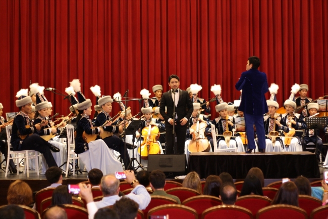 Kazak Halk Enstrümanları Orkestrası'ndan İstanbul'da konser