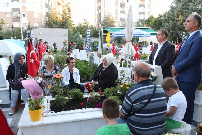 Bakan Selçuk'tan şehit ailelerine ziyaret