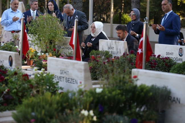 Bakan Selçuk'tan şehit ailelerine ziyaret