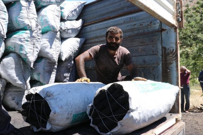 Yüzlerinde kömür karasıyla mevsimlik işçiler