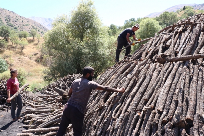 Yüzlerinde kömür karasıyla mevsimlik işçiler