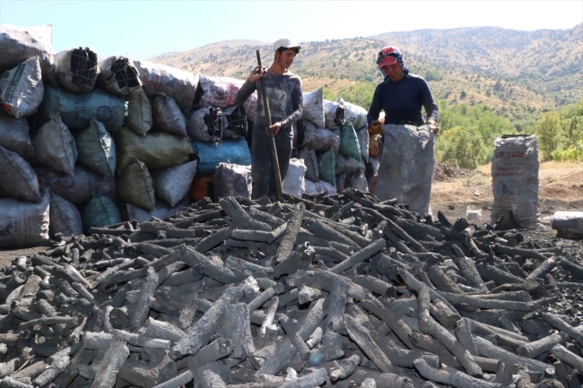 Yüzlerinde kömür karasıyla mevsimlik işçiler