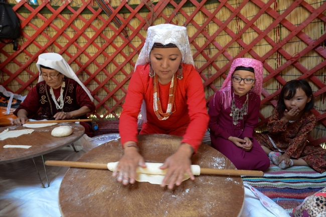 Malazgirt Zaferi kutlamalarının renkli misafirleri: Kırgız Türkleri