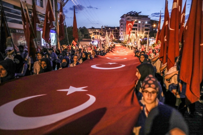 "Malazgirt şehitleri" anısına fener alayı düzenlendi