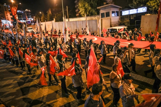 "Malazgirt şehitleri" anısına fener alayı düzenlendi