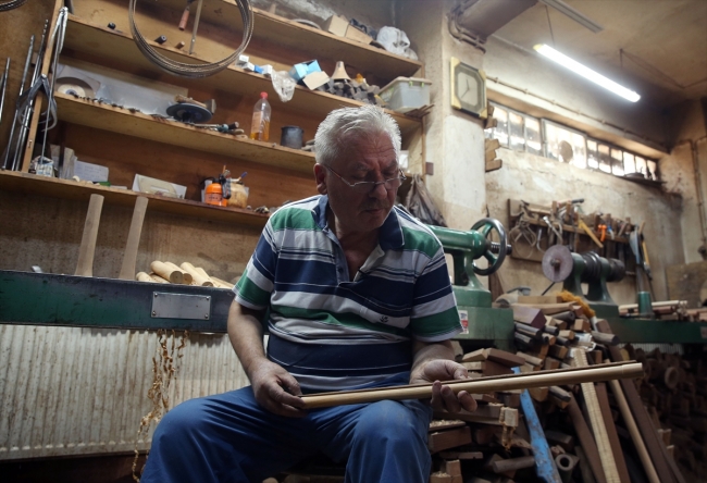 50 yıllık üflemeli çalgı ustası ağaçlara nefes veriyor