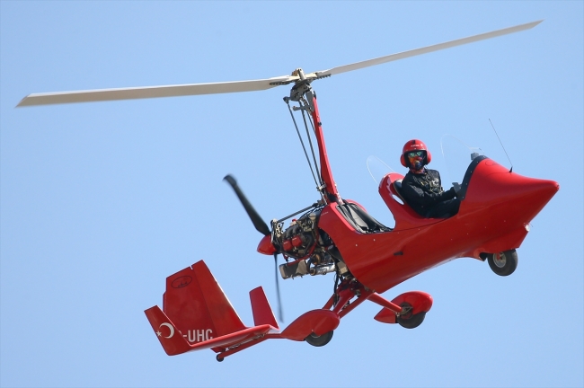 Hayallerinden vazgeçmedi, Kanada'da gyrocopter uçuş eğitmeni oldu